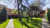 Garden of Single-family semi-detached for sale in  Madrid Capital  with Swimming Pool