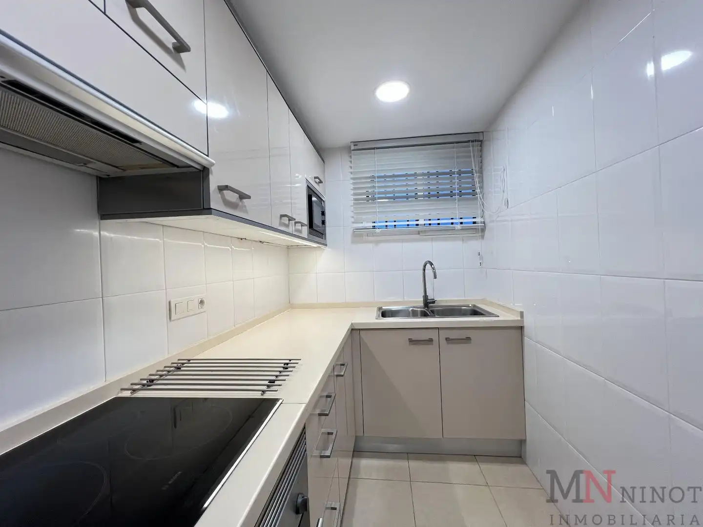 Cuina de Apartament en venda en Castellón de la Plana / Castelló de la Plana amb Aire condicionat, Calefacció i Terrassa