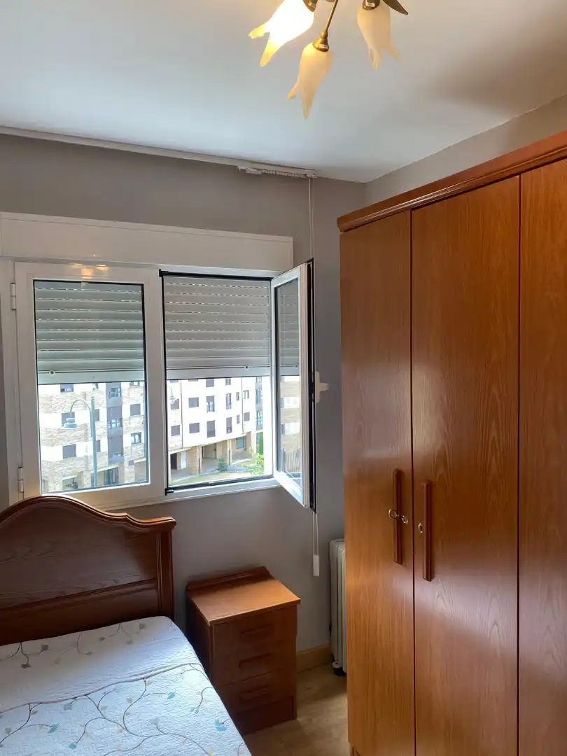 Habitación de Piso en venta en Avilés con Amueblado y Balcón