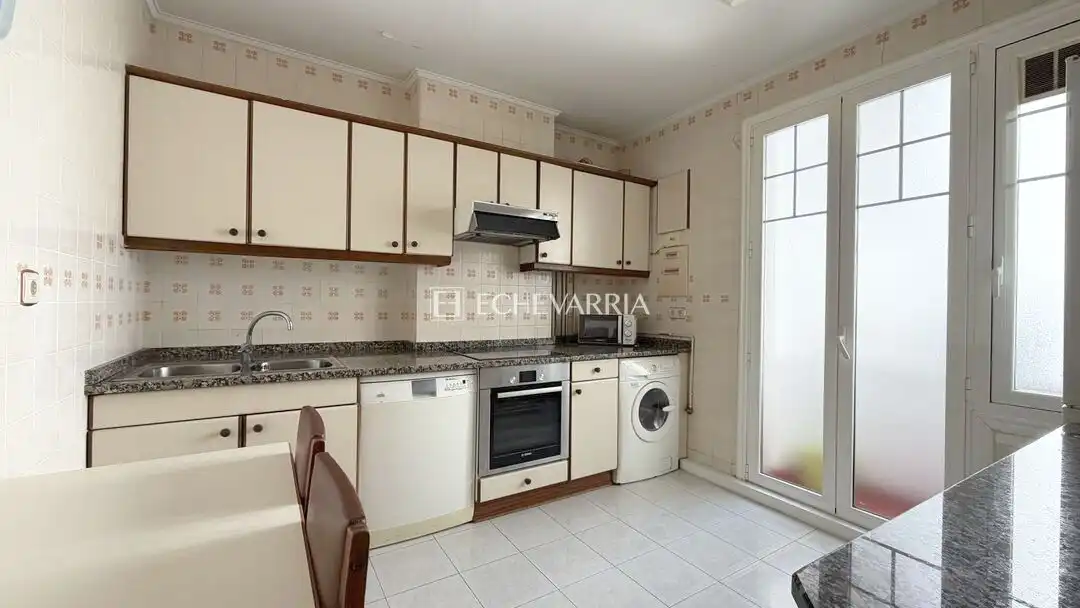Cocina de Piso en venta en Getxo  con Calefacción, Trastero y Balcón