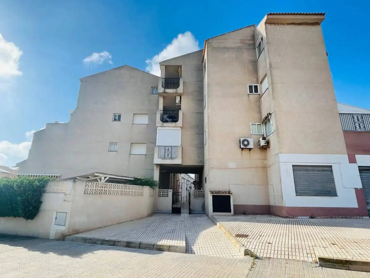 Vista exterior de Pis en venda en Cartagena amb Terrassa i Balcó