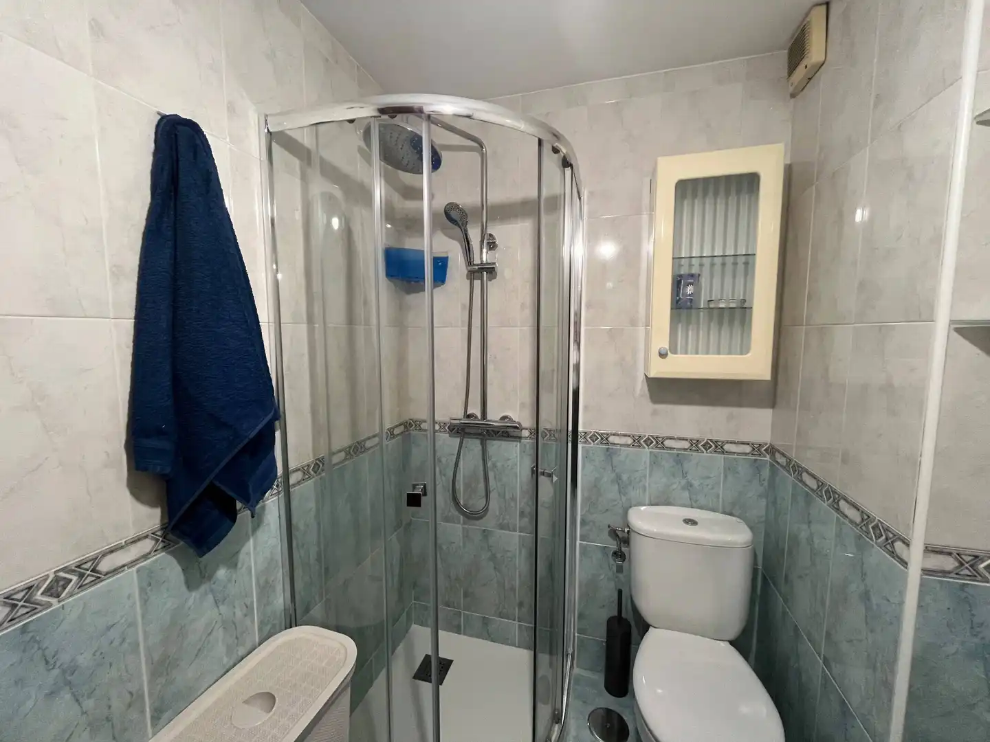 Badezimmer von Wohnung zur Miete in Santiago de Compostela  mit Heizung und Möbliert