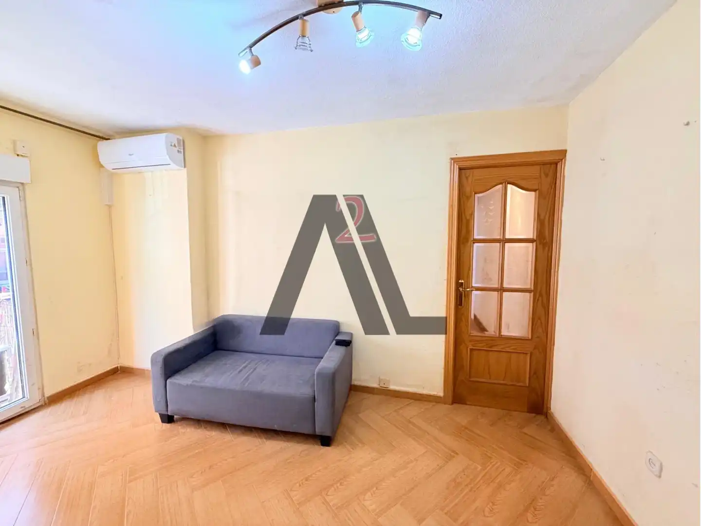Living room of Flat for sale in Madrid  with Air Conditioner and Balcony