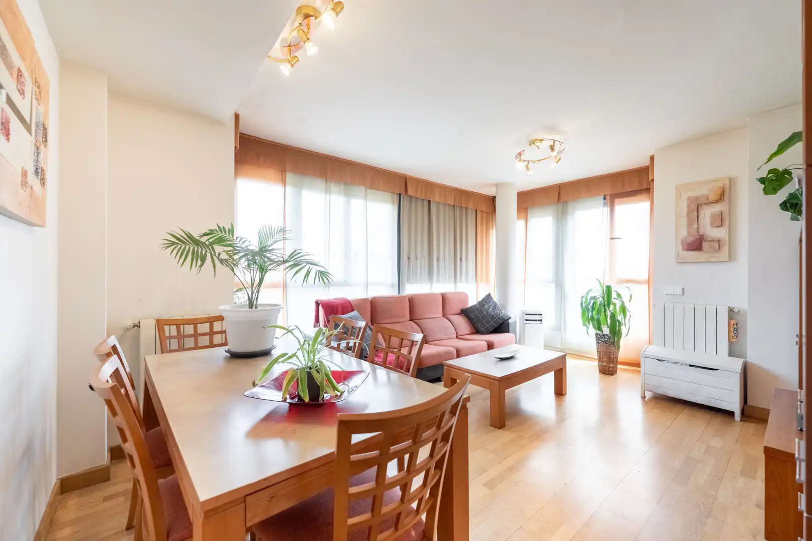 Sala de estar de Dúplex en venta en Torrejón de Ardoz con Calefacción, Terraza y Piscina