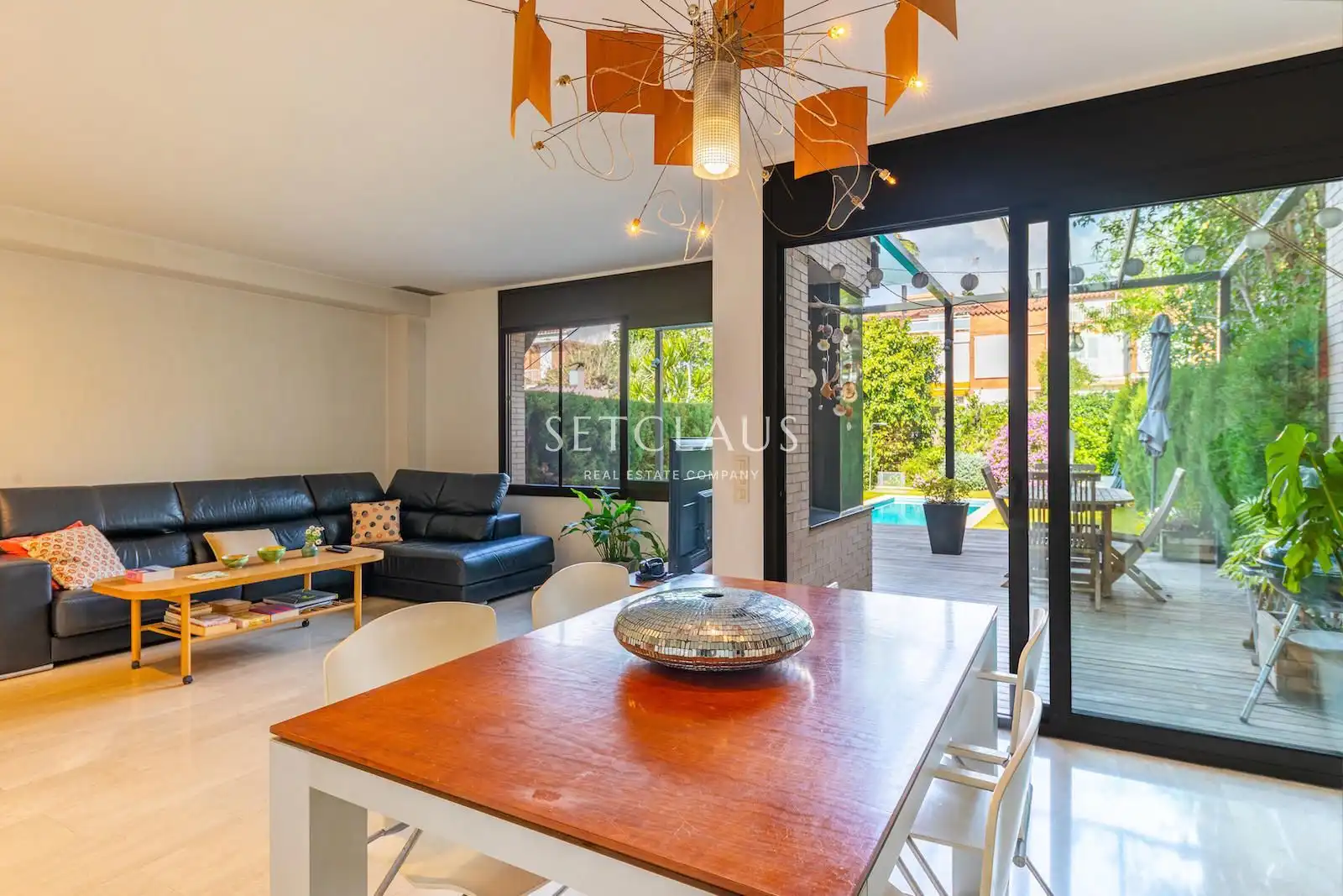 Comedor de Casa adosada en venta en Premià de Mar con Aire acondicionado, Calefacción y Jardín privado