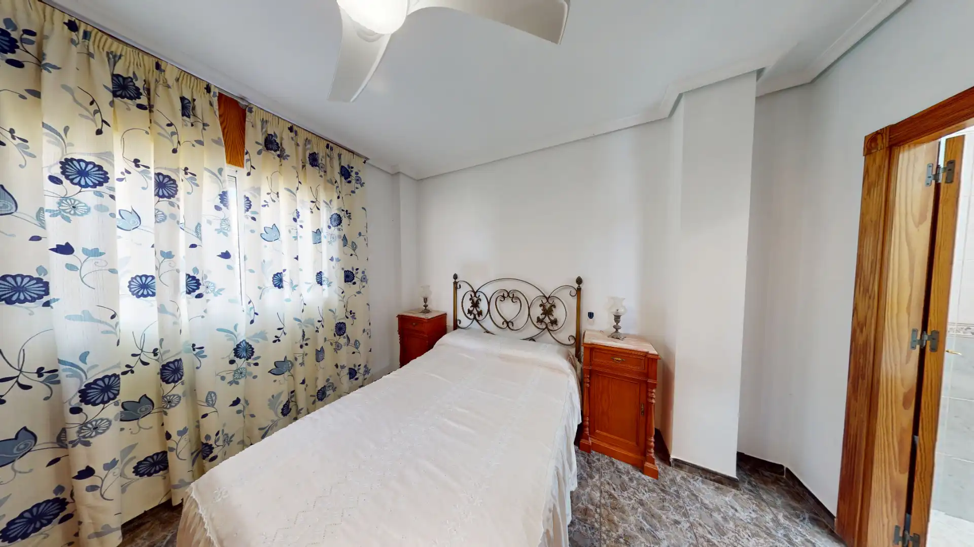 Habitación de Casa adosada en venta en Almería con Terraza, Amueblado y Horno