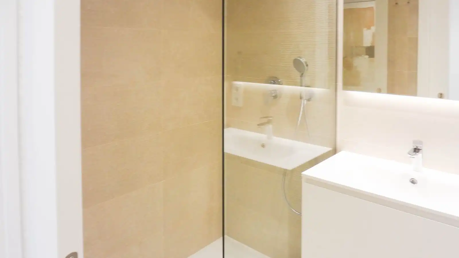 Badezimmer von Wohnungen zum Verkauf in Oliva mit Klimaanlage, Heizung und Terrasse