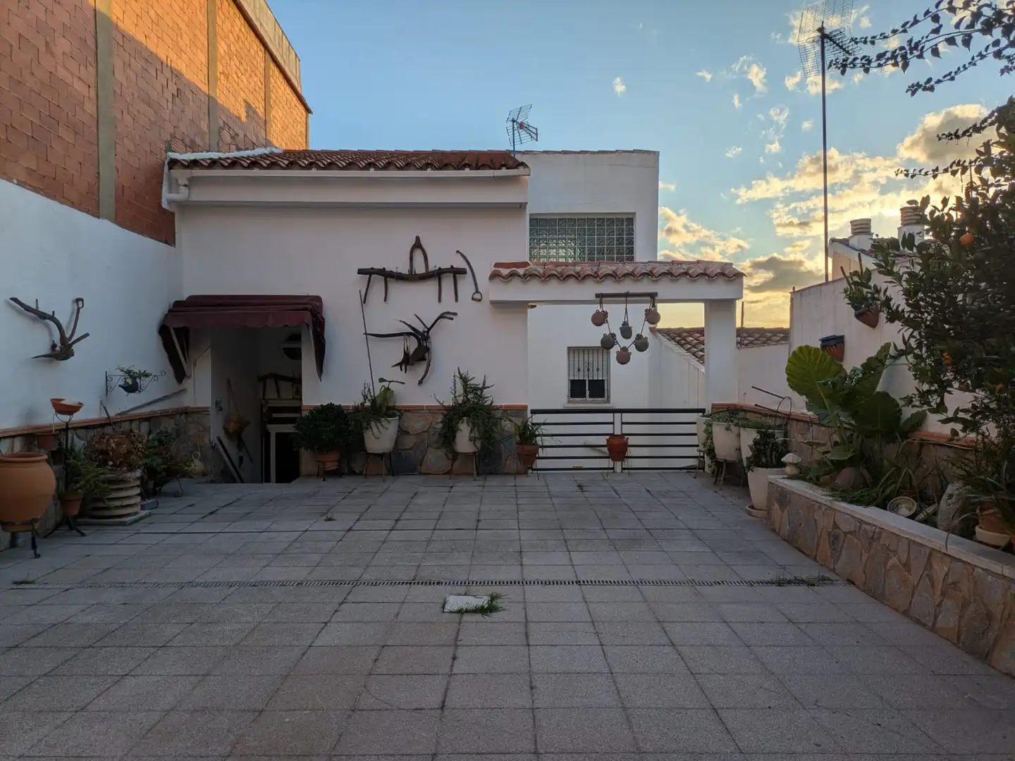Außenansicht von Haus oder Chalet zum Verkauf in Santa Coloma de Gramenet mit Klimaanlage, Heizung und Terrasse