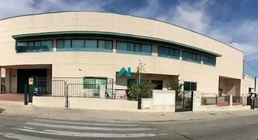 Vista exterior de Local en venda en Alcorcón amb Aire condicionat
