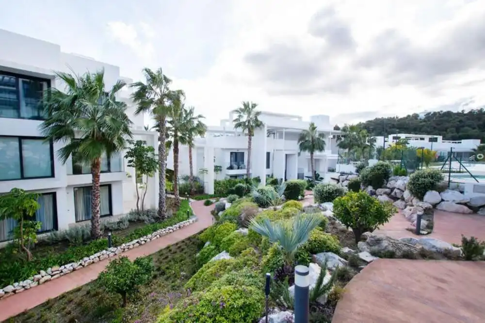 Vista exterior de Planta baja de alquiler en Benahavís con Aire acondicionado, Terraza y Piscina
