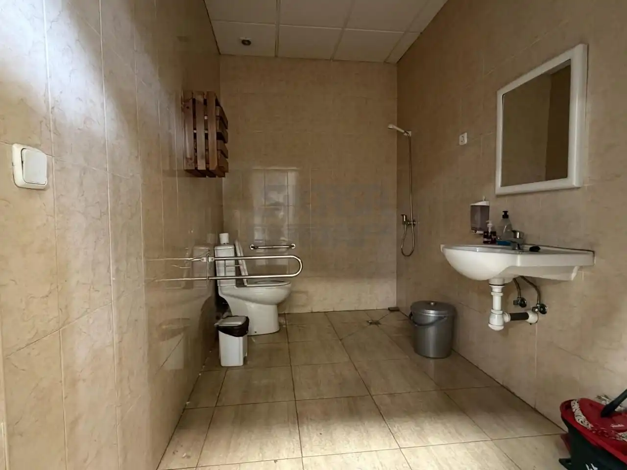 Badezimmer von Fabrikhallen zur Miete in Illescas
