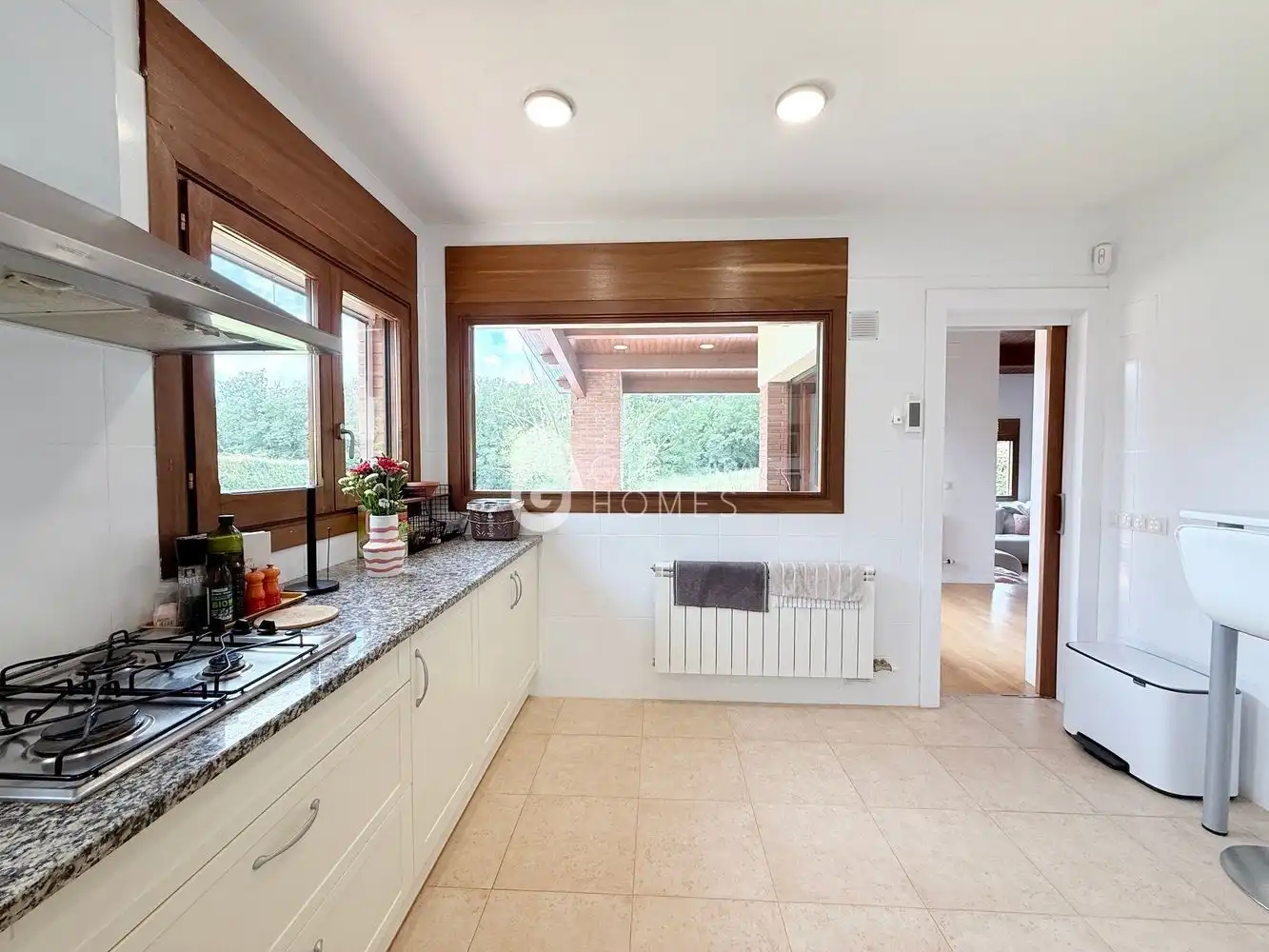 Küche von Haus oder Chalet zum Verkauf in Sant Julià de Ramis mit Klimaanlage, Heizung und Privatgarten