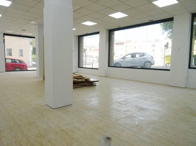 Local comercial en Alquiler en Ronda de Ponent en Zona Esportiva