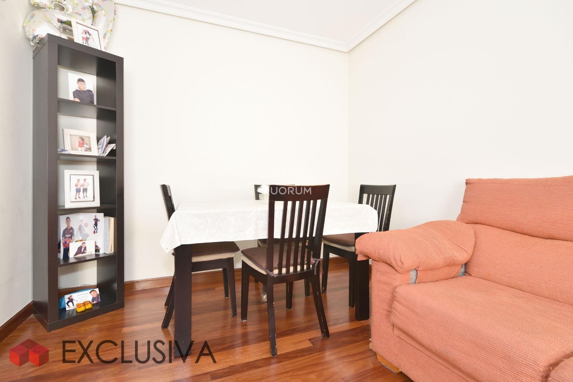 Living room of Flat for sale in Basauri   with Heating, Storage room and Furnished