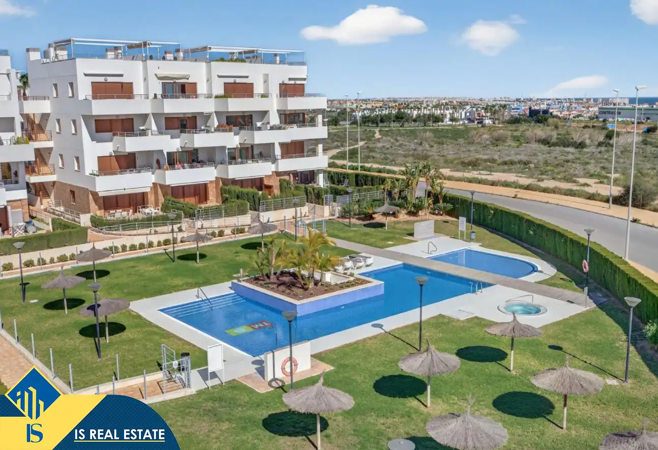 Vista exterior de Àtic en venda en Orihuela amb Aire condicionat, Calefacció i Terrassa