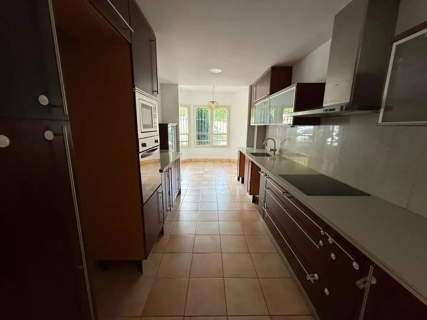 Cocina de Piso en venta en Marbella con Calefacción, Terraza y Piscina comunitaria