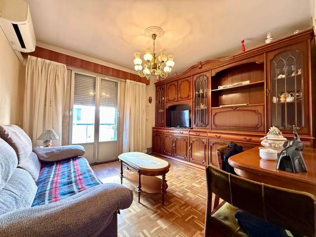 Piso en Venta en Valdeacederas