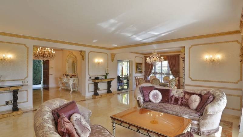 Living room of House or chalet for sale in Marbella  with Air Conditioner, Private garden and Terrace