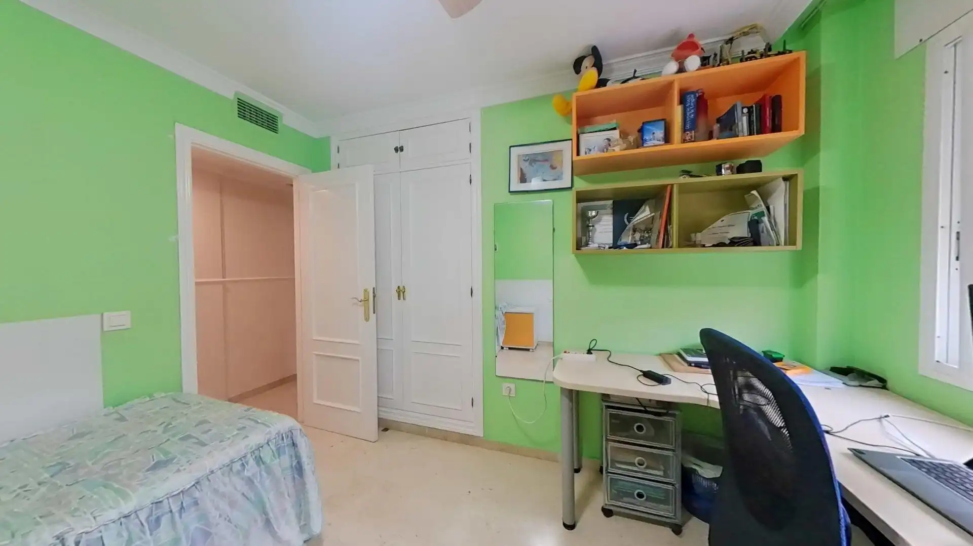 Schlafzimmer von Wohnung zum Verkauf in Málaga mit Klimaanlage, Privatgarten und Terrasse