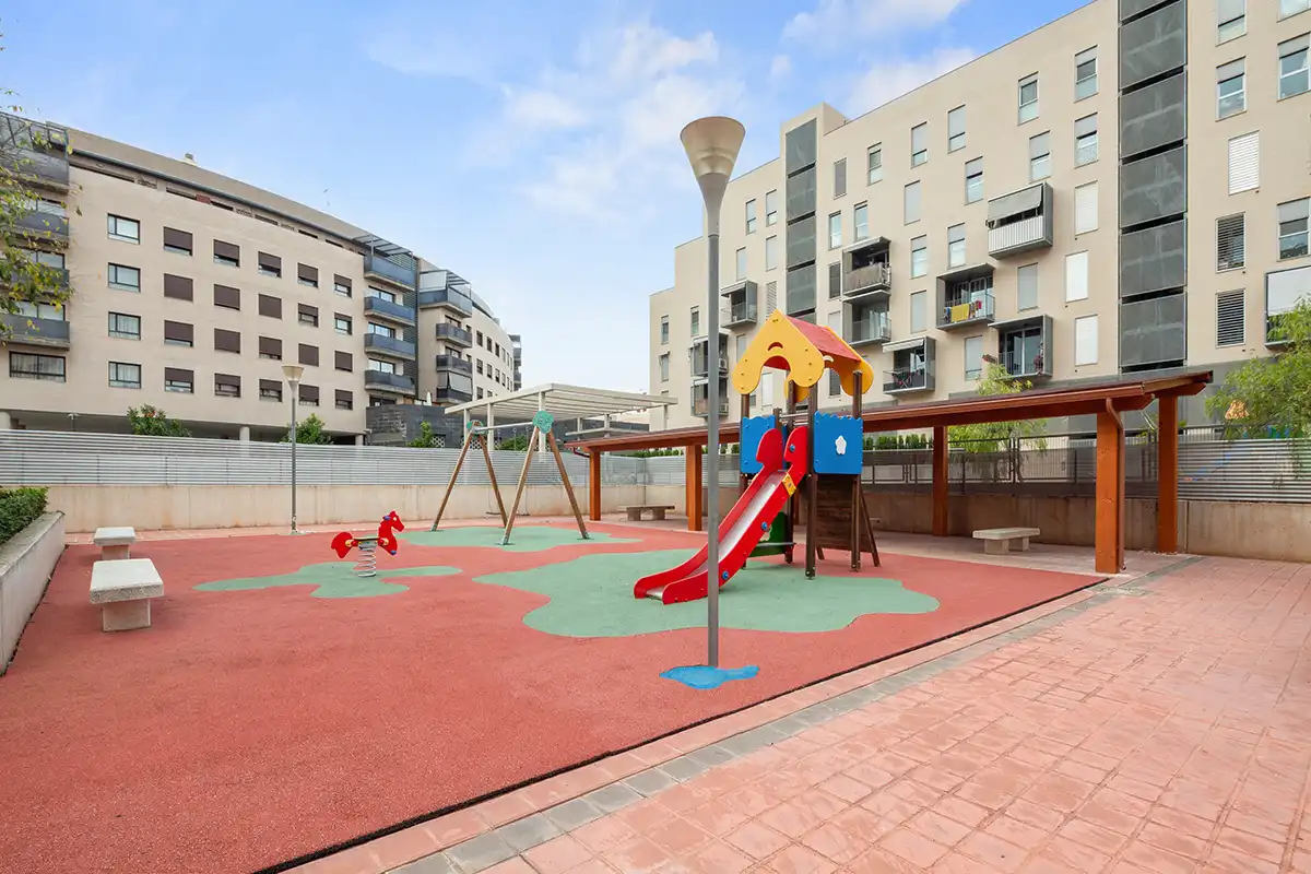 Terraza de Piso en venta en Valencia con Trastero y Piscina comunitaria