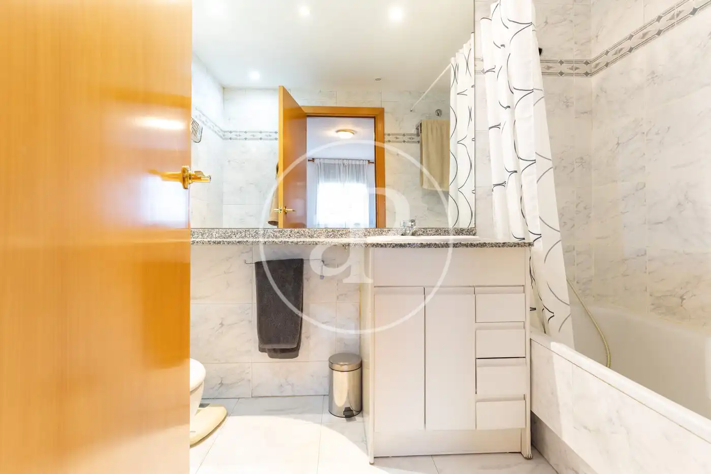 Bathroom of Flat for sale in Sant Cugat del Vallès  with Air Conditioner, Heating and Terrace