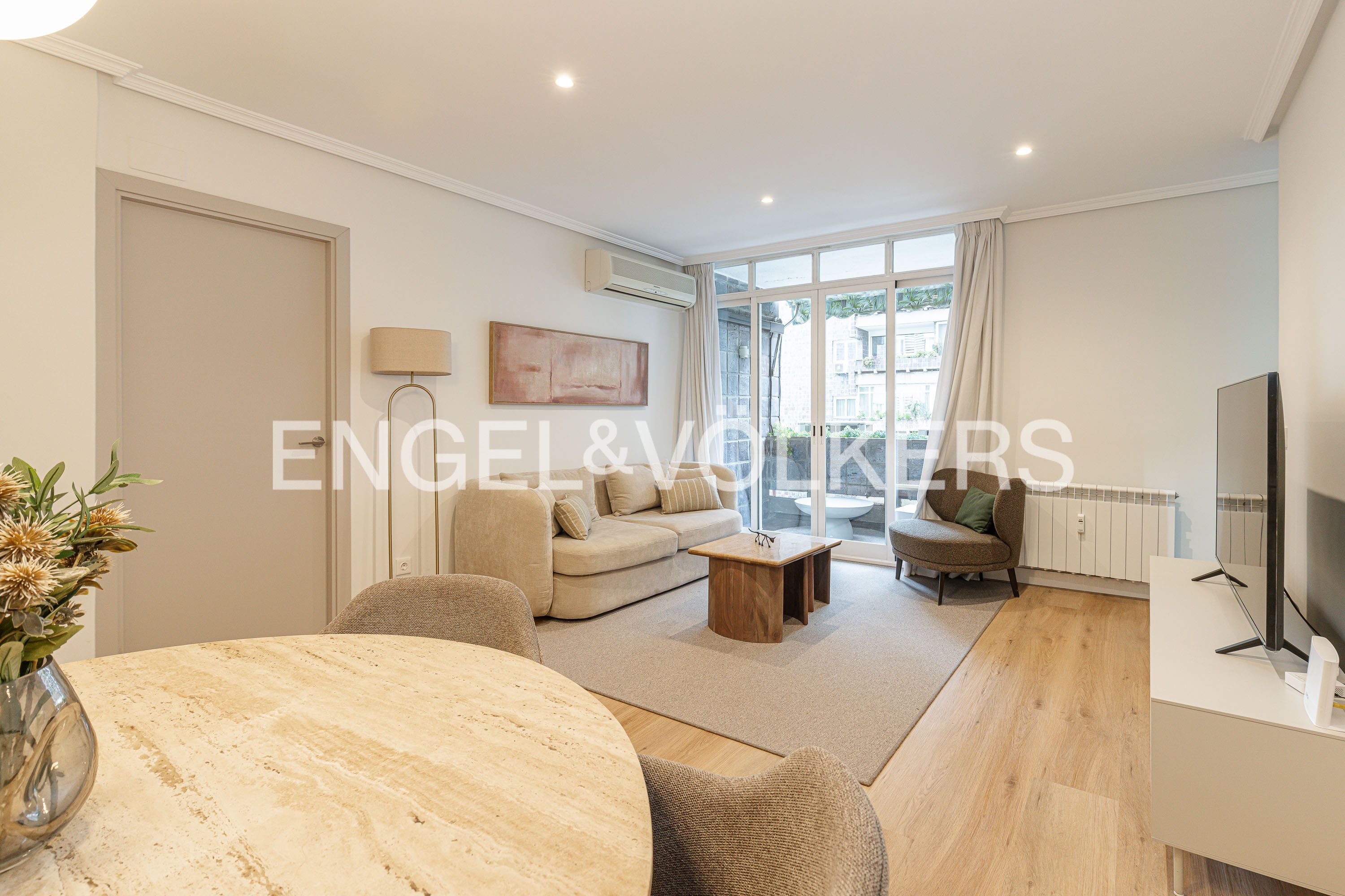 Sala de estar de Apartamento de alquiler en  Madrid Capital con Aire acondicionado, Calefacción y Parquet