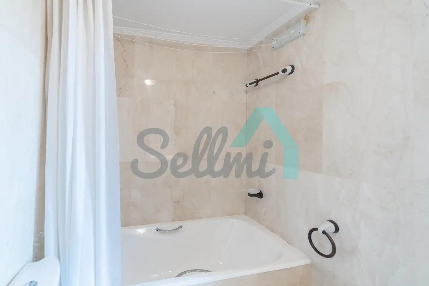 Badezimmer von Wohnung zur Miete in Oviedo  mit Heizung, Parkett und Möbliert