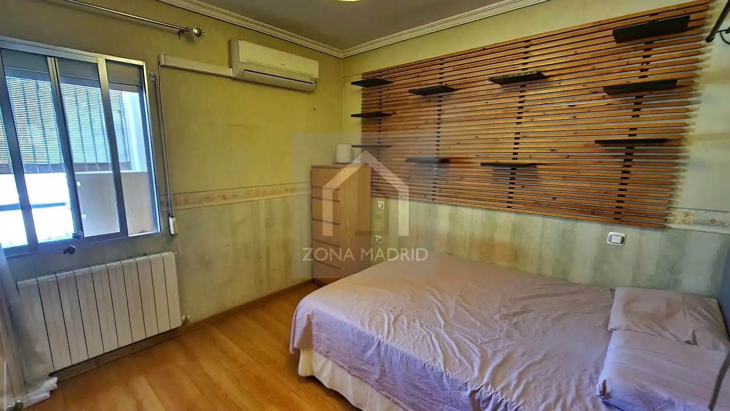 Bedroom of Flat for sale in Madrid  with Air Conditioner and Terrace