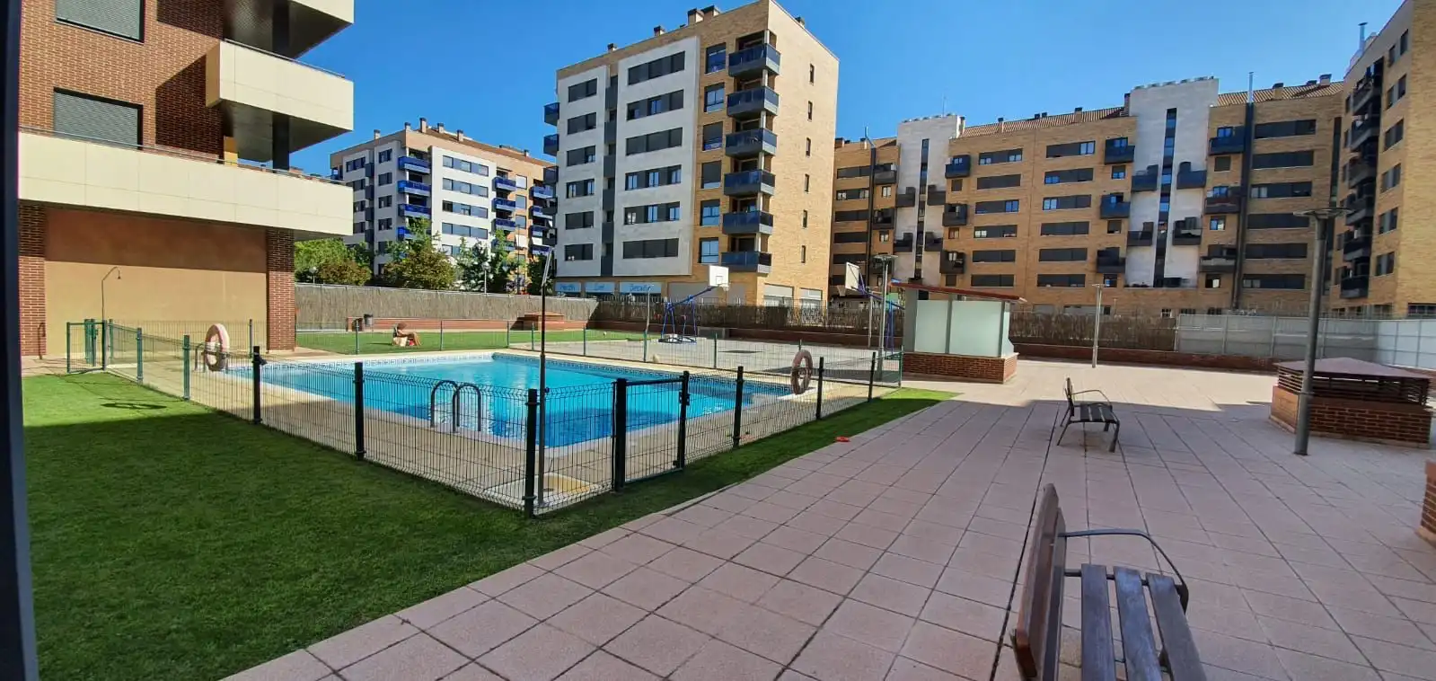Swimming pool of Attic for rent in  Logroño  with Air Conditioner, Heating and Parquet flooring