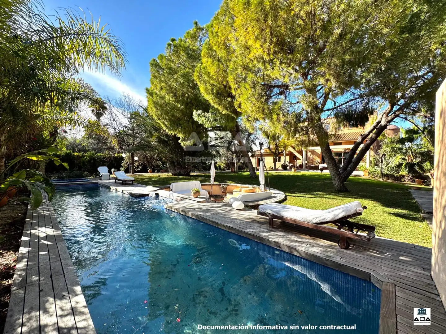 Piscina de Casa o xalet en venda en Alicante / Alacant amb Calefacció, Jardí privat i Terrassa