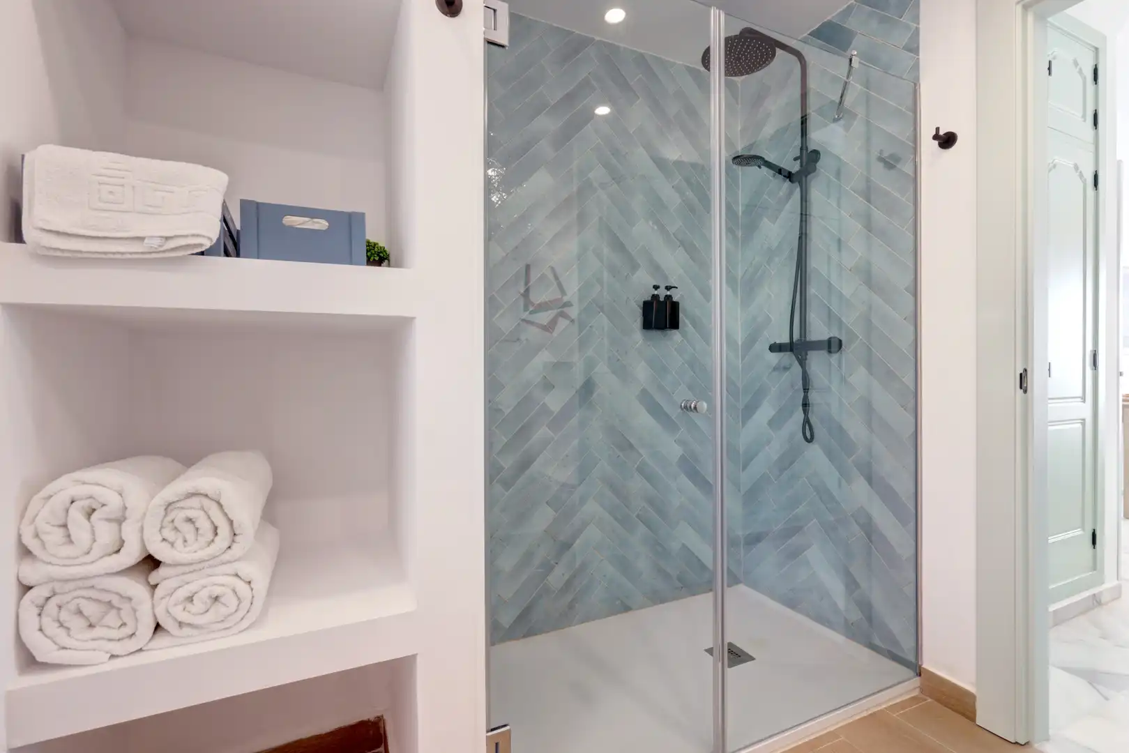 Bany de Apartament en venda en Estepona amb Aire condicionat, Jardí privat i Terrassa