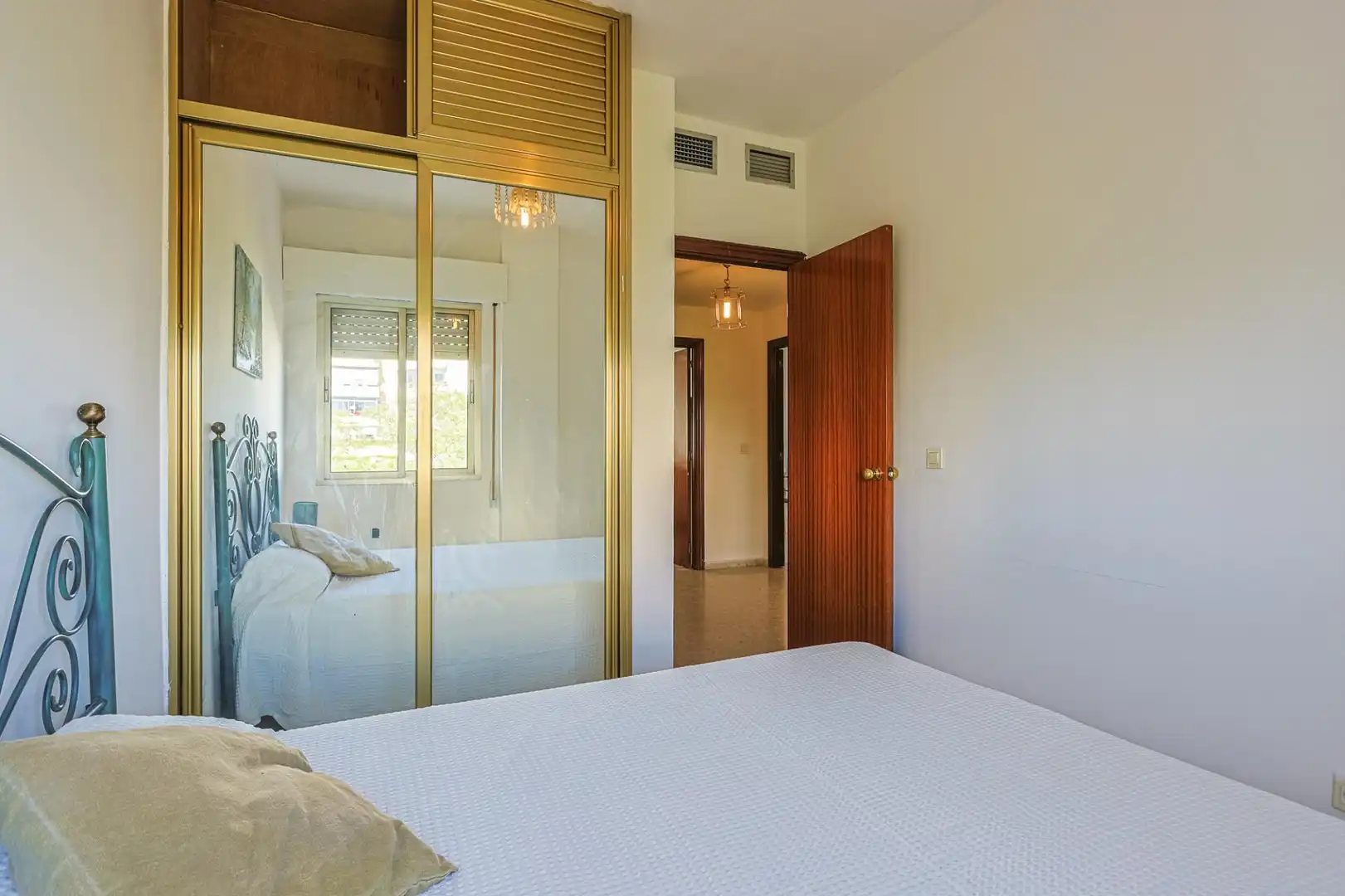 Bedroom of Flat for sale in Sevilla  with Air Conditioner and Furnished