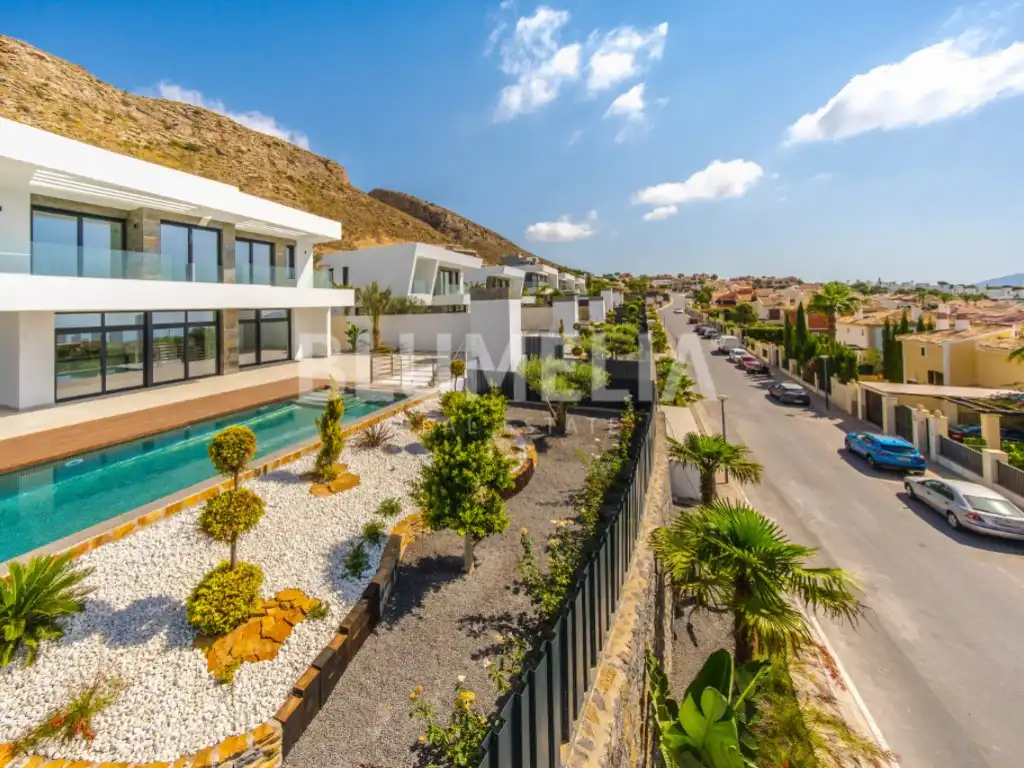 Casa amb terrassa en venda a Golf Bahía, imagen 3