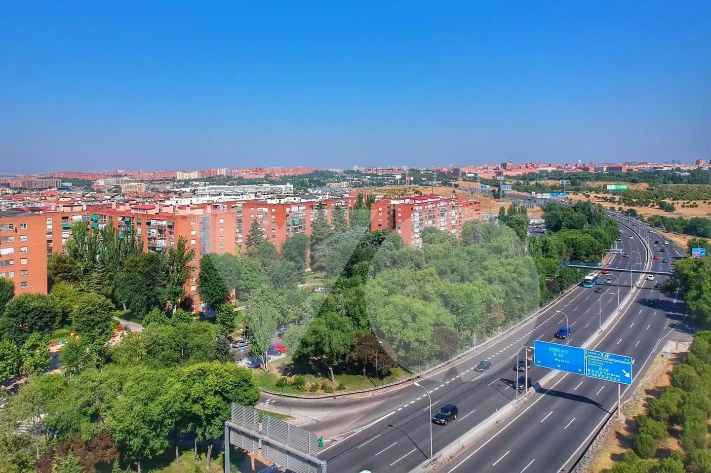 Vista exterior de Piso en venta en Madrid con Calefacción