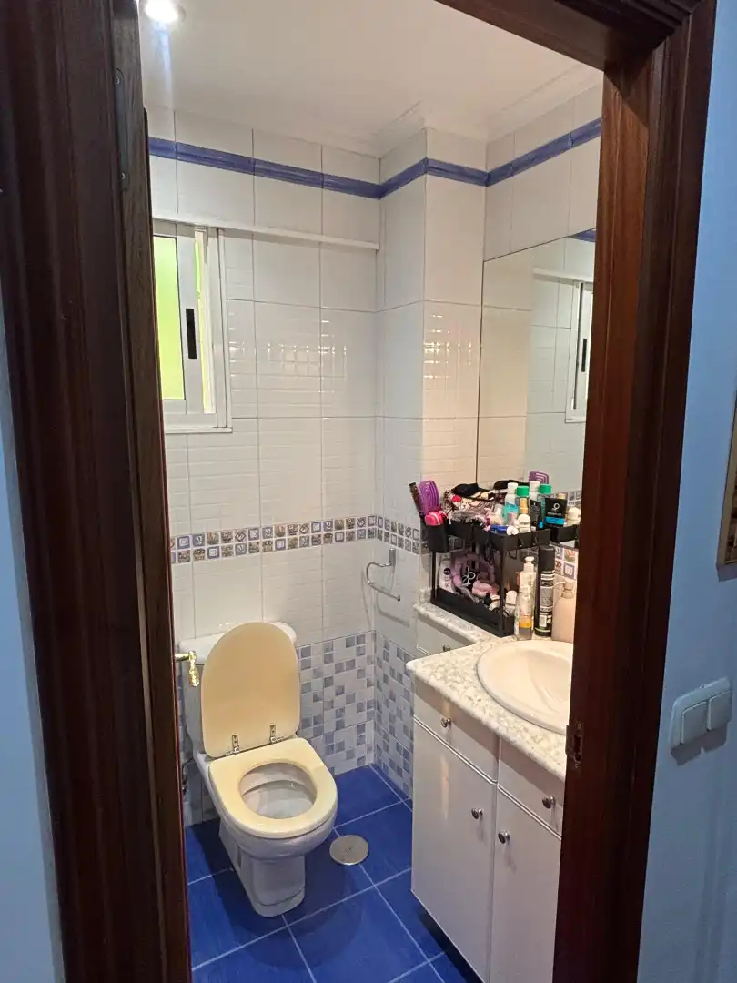 Bathroom of Flat for rent in Santiago de Compostela   with Pets allowed