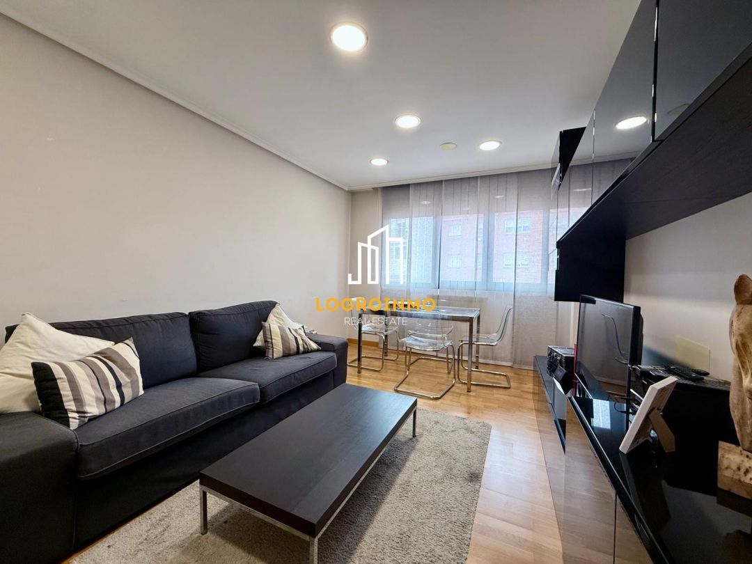 Sala de estar de Piso en venta en  Logroño con Calefacción y Trastero