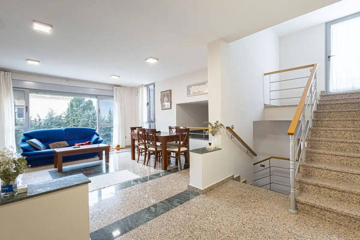 Chalet con terraza en venta en Calle Begonia, imagen 4