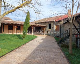 Exterior view of Country house for sale in Valderredible  with Air Conditioner, Heating and Private garden