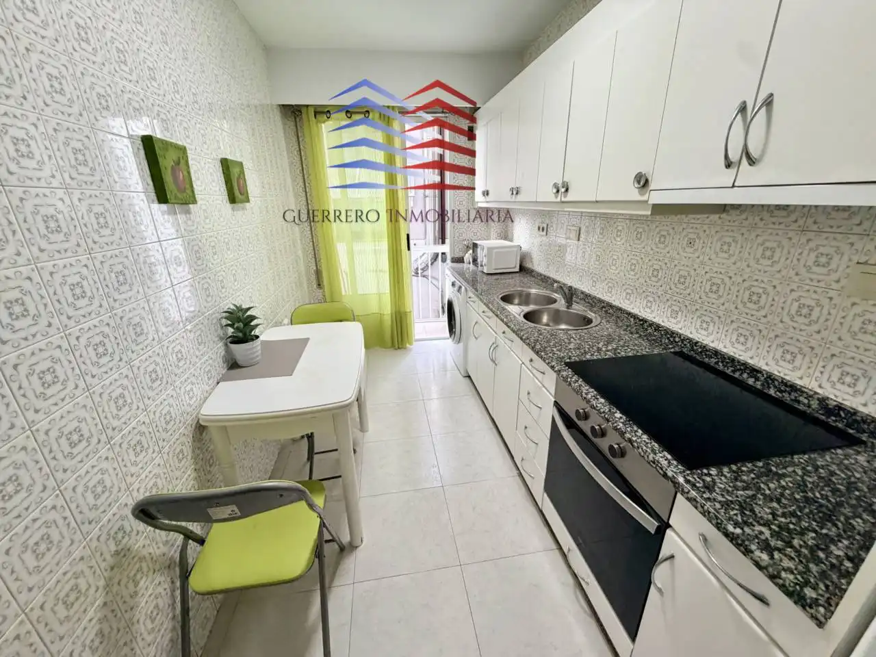 Cocina de Apartamento de alquiler en Ourense Capital  con Calefacción, Parquet y Amueblado