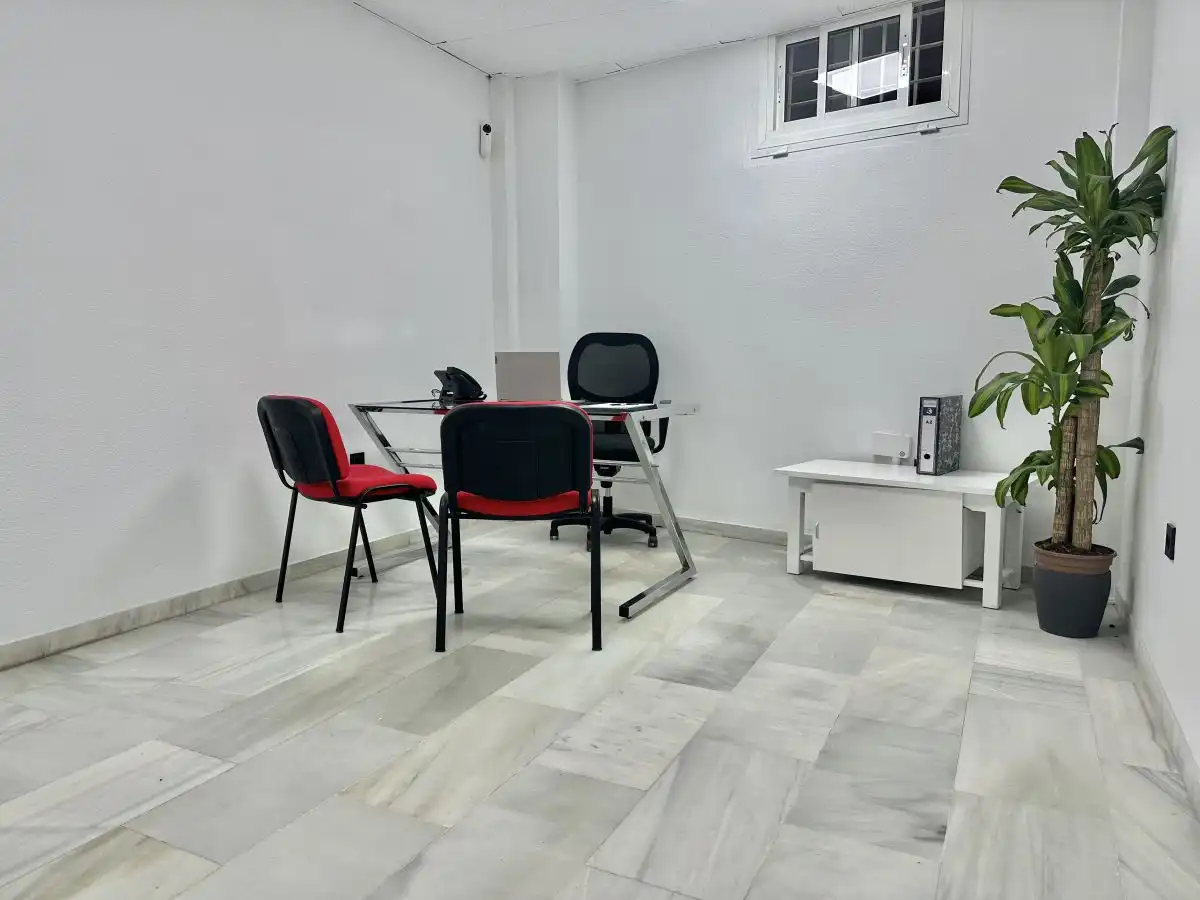 Büro zur Miete in Torremolinos mit Klimaanlage und Heizung