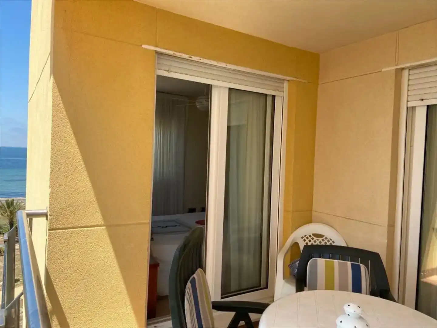 Terrassa de Pis de lloguer en La Manga del Mar Menor amb Aire condicionat, Jardí privat i Piscina