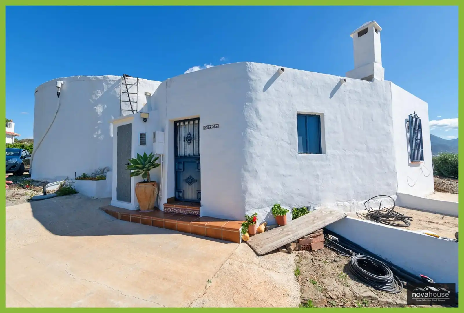 Vista exterior de Finca rústica en venta en Nerja con Aire acondicionado, Trastero y Piscina