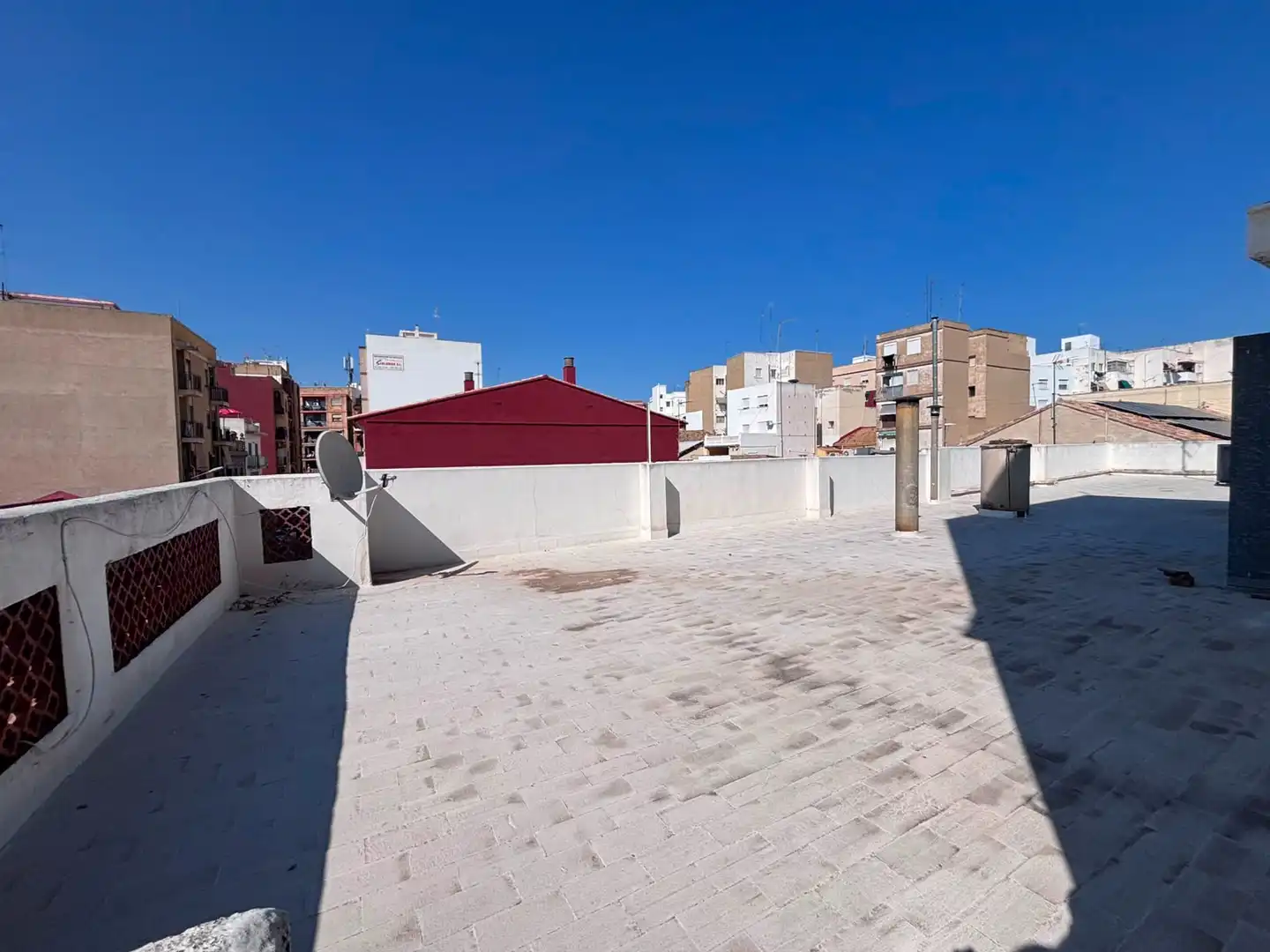 Vista exterior de Casa o xalet en venda en Burjassot amb Terrassa i Balcó