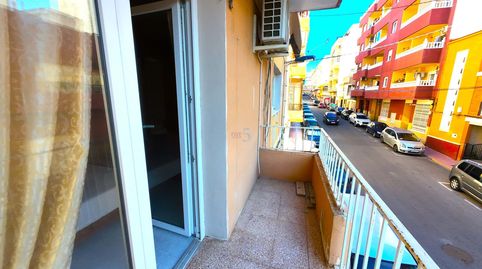 Encantador y espacioso apartamento de 2 dormitorios y 1 baño en la primera planta, en el corazón de Torrevieja, con balcón, cerca, imatge 3