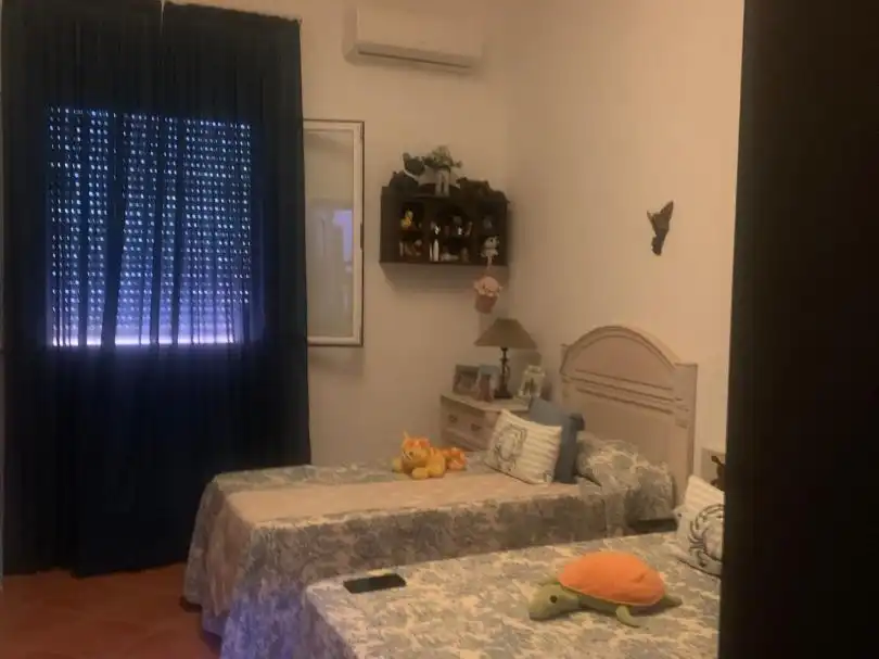 Habitación de Casa o chalet en venta en Carmona con Aire acondicionado, Calefacción y Jardín privado
