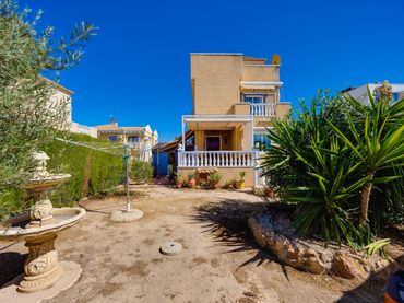 Xalet amb balcó en venda a Nueva Torrevieja - Aguas Nuevas