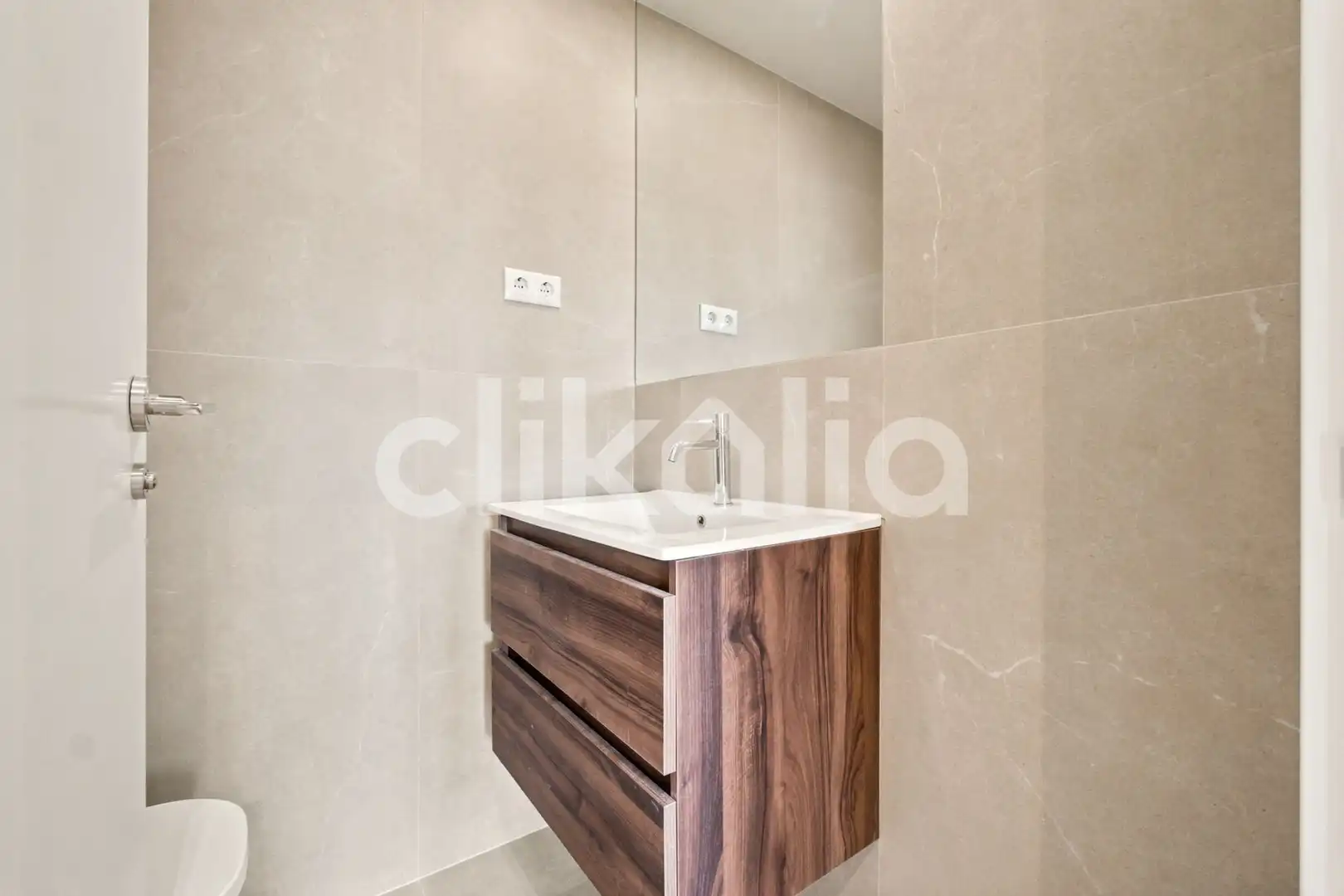 Baño de Piso en venta en Madrid con Aire acondicionado, Calefacción y Jardín privado