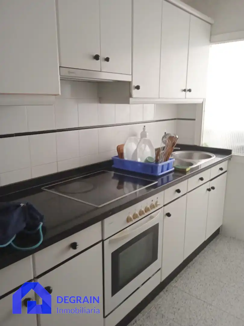 Cocina de Piso de alquiler en Oviedo  con Calefacción, Terraza y Amueblado