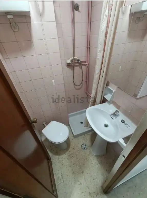 Baño de Piso en venta en Santiago de Compostela  con Calefacción, Terraza y Amueblado