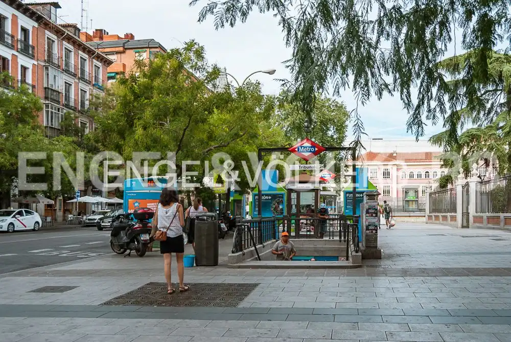 Außenansicht von Erdgeschoss zur Miete in Madrid mit Klimaanlage, Heizung und Möbliert